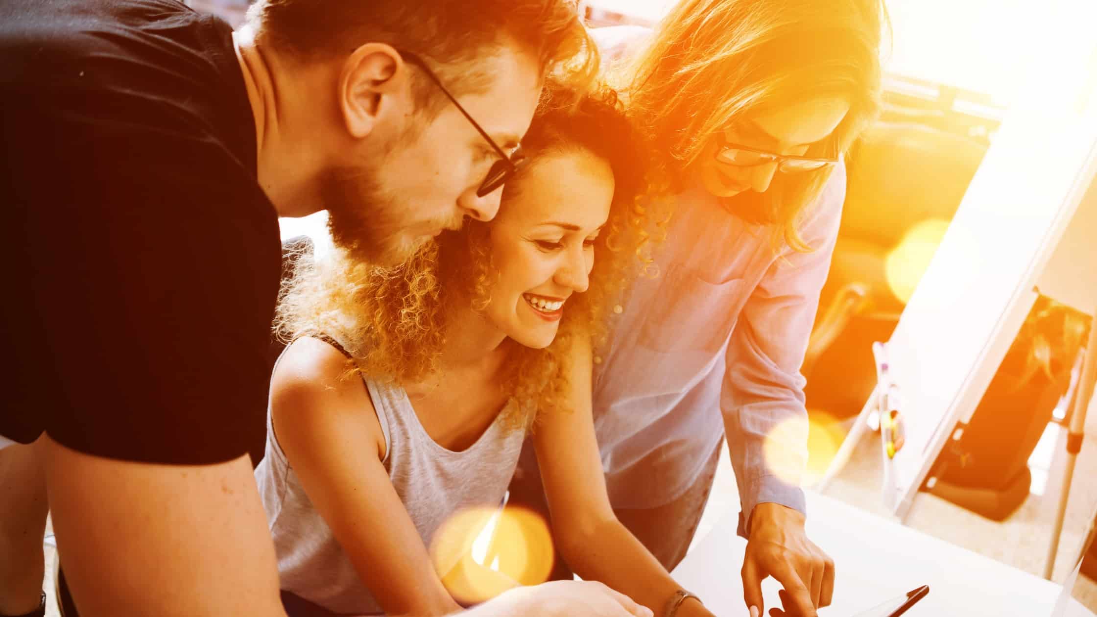 Online marketing uitbesteden of zelf doen? Wat is de beste keuze?
